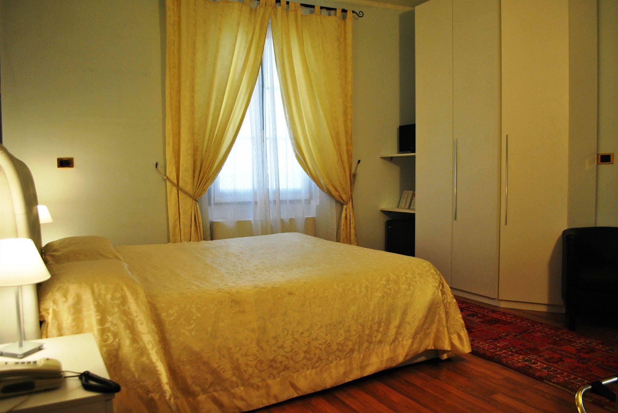 Hotel Il Loggiato Dei Serviti Комо Экстерьер фото